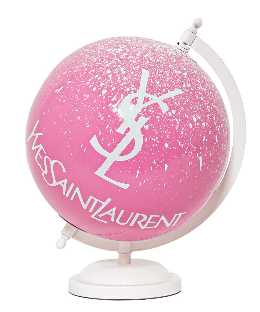 Ce globe élaboré par un artisan suisse Yves Saint Paris est une oeuvre d'exception qui s'accordera parfaitement à vos autres oeuvres d'art ou est parfait comme décoration d'intérieur.