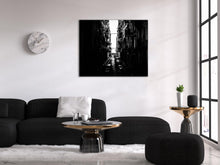 Load image into Gallery viewer, Ce tableau contemporain de Barcelone est une oeuvre d&#39;art d&#39;exception. Il a été peint par un artiste suisse. Format : 60 x 60 cm. Il est parfait pour votre décoration d&#39;intérieur ou pour votre collection d&#39;oeuvres d&#39;art personnelle.
